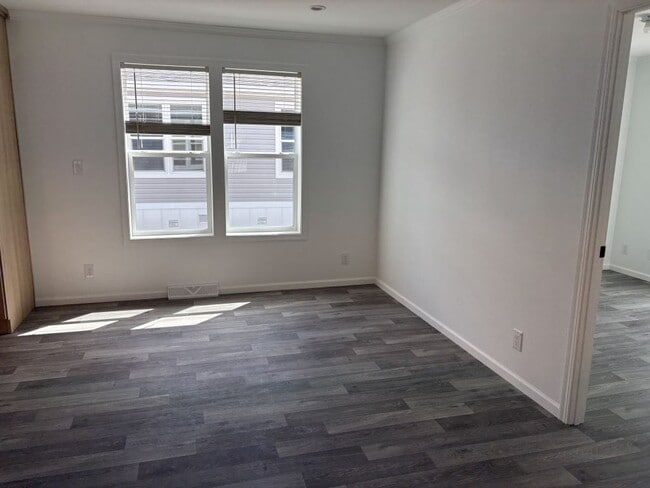 Building Photo - 13945 Bunratty Ave