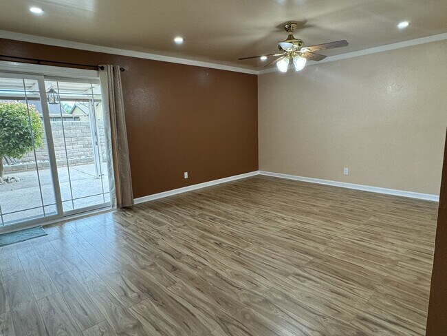 Building Photo - Remodeled Single Family Home in North Oxnard!