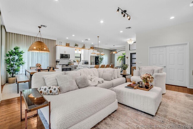 Building Photo - 10852 La Salinas Cir