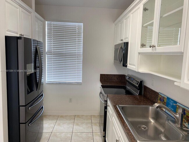 Building Photo - 771 E Mowry Ct