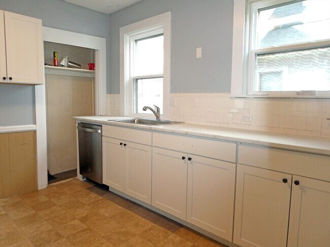 Building Photo - 55 Everett St