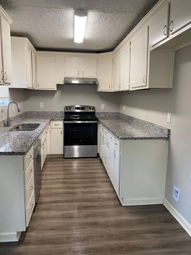 Building Photo - 2363 Virginia Ct