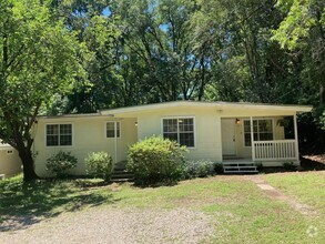 Building Photo - 4 bed 2 bath Minutes from FSU! available A...