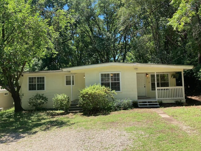 Primary Photo - 4 bed 2 bath Minutes from FSU! available A...