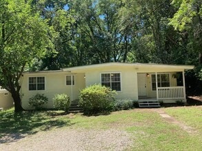Building Photo - 4 bed 2 bath Minutes from FSU! available August 2026!