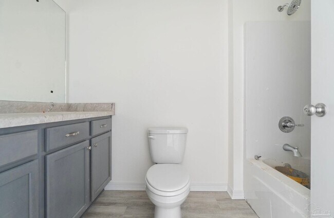 Building Photo - 801 E Gonzalez St