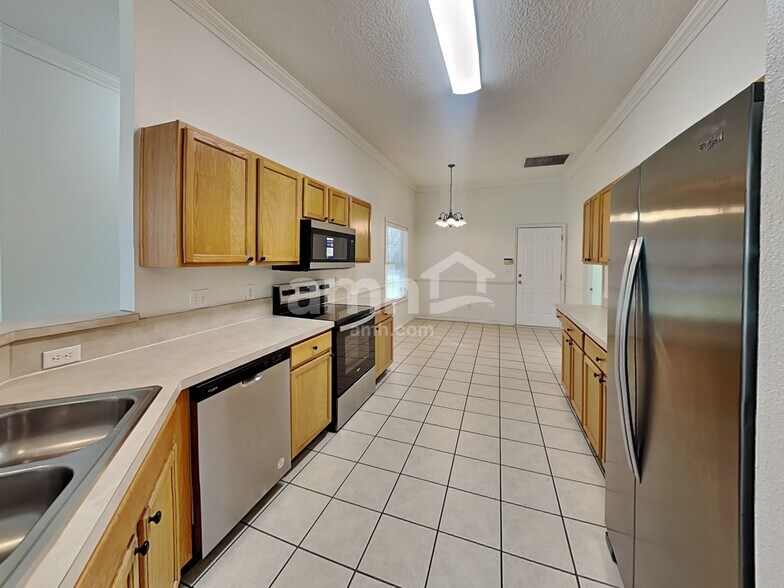 Building Photo - 224 N Lake Cunningham Ave