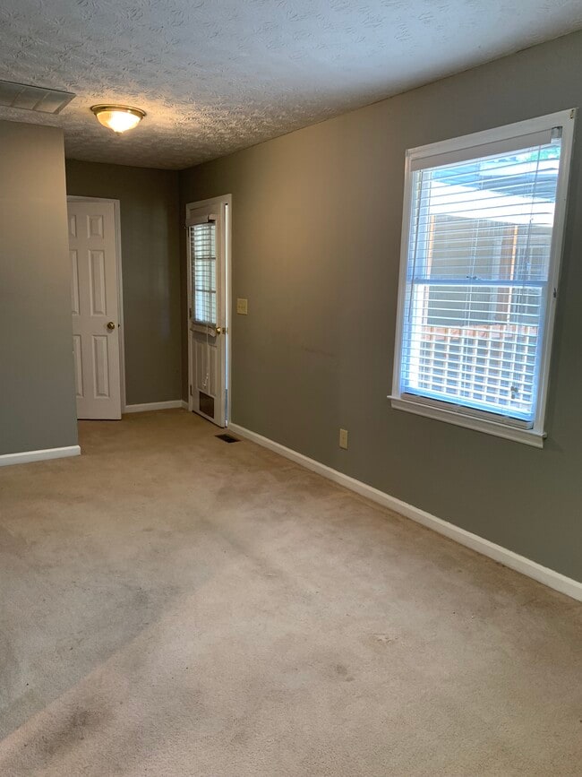 Building Photo - 1740 Brompton Square