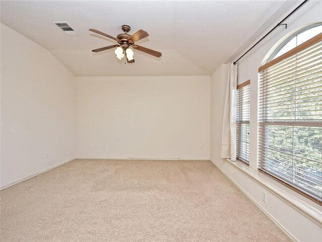 Building Photo - Spacious home on large corner lot