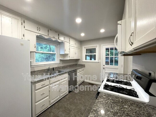 Building Photo - 430 Lynnhaven Dr SW
