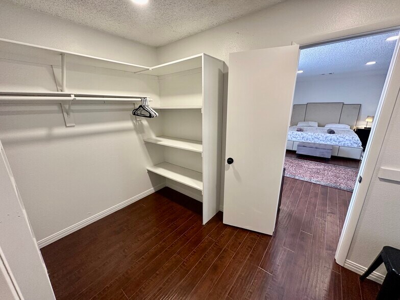 Building Photo - 4329 Murillo St