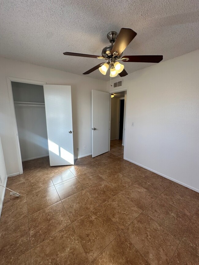 Building Photo - Fantastic 3BR/2BA Home in South Phoenix Av...