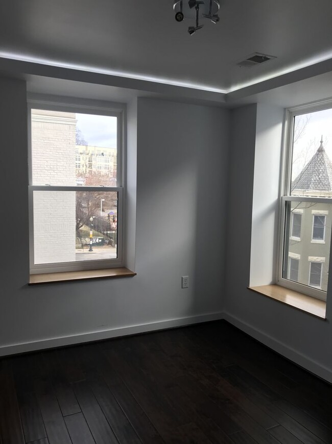 Building Photo - Modern 2 Bedroom in Adams Morgan!