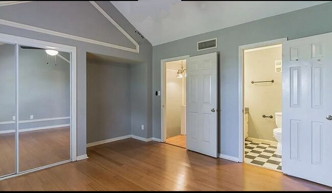 Building Photo - 1226 Villa Ln