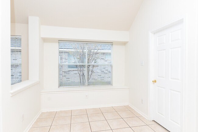 Building Photo - 18323 Water Mill Dr