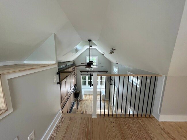 Building Photo - Charming Private Carriage Home in Downtown...