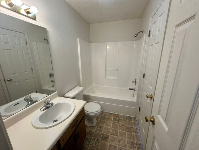 Building Photo - 6119 B Vinnie Dr