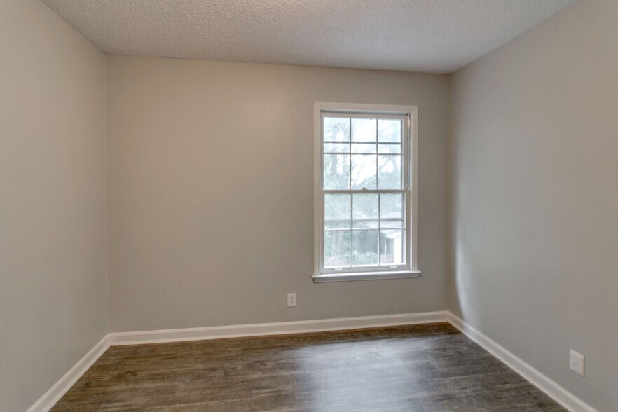 Building Photo - 103 Bennett Dr