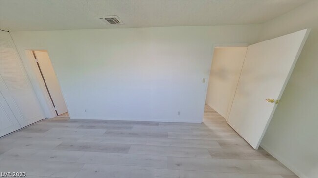 Building Photo - 210 Greenbriar Townhouse Way