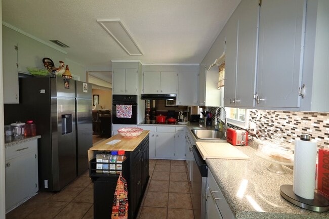 Building Photo - 3874 Camellia Dr