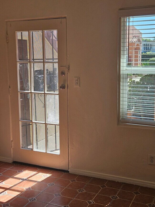Building Photo - Cute 1BR in Golden Hill with $595.00 MOVE_...
