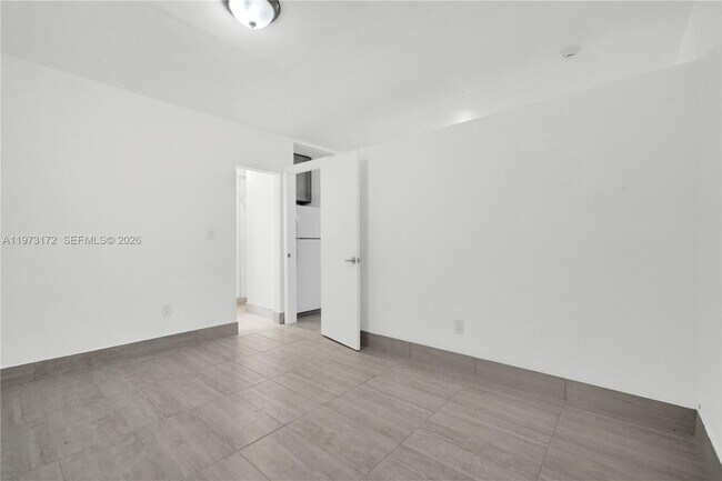 Building Photo - 13390 NE 6th Ave