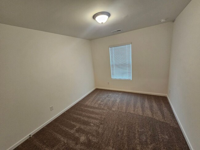 Building Photo - Townhome in great Concord community