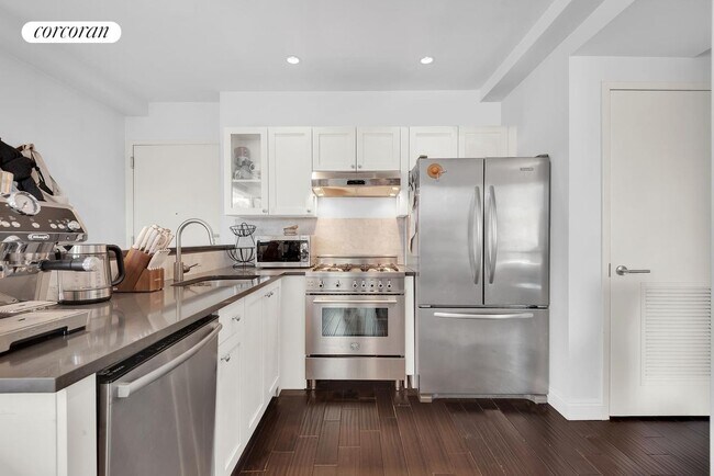 Building Photo - 314 12th St