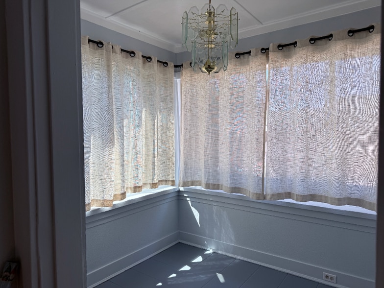 Building Photo - 4630 Melrose Ave