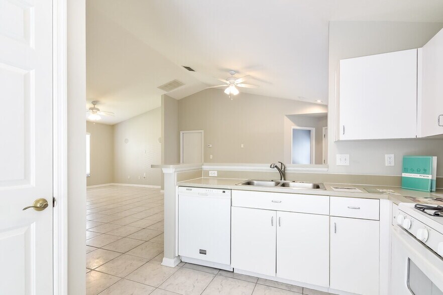 Building Photo - 5611 Tanagergrove Way