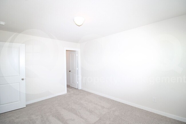 Building Photo - 330 Fire Rock Dr