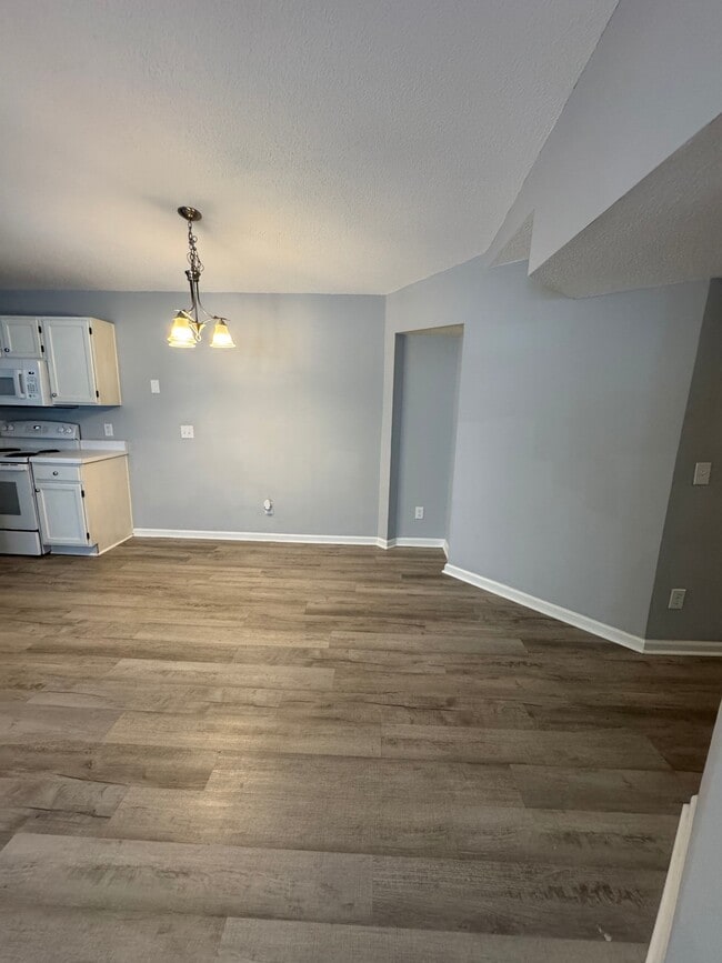 Building Photo - 8546 Hopkins Cir