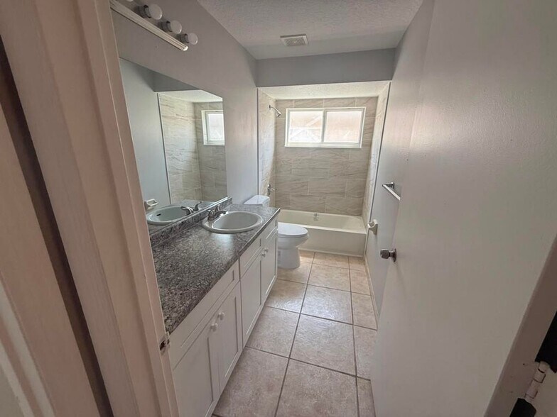 Building Photo - 1440 Timberbend Cir