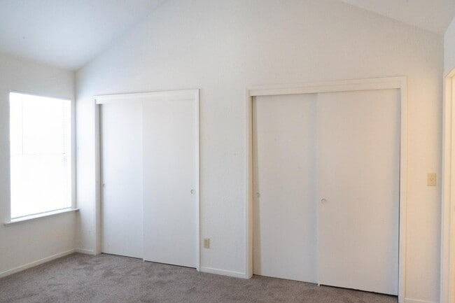 Building Photo - 7010 N Thorne Ave
