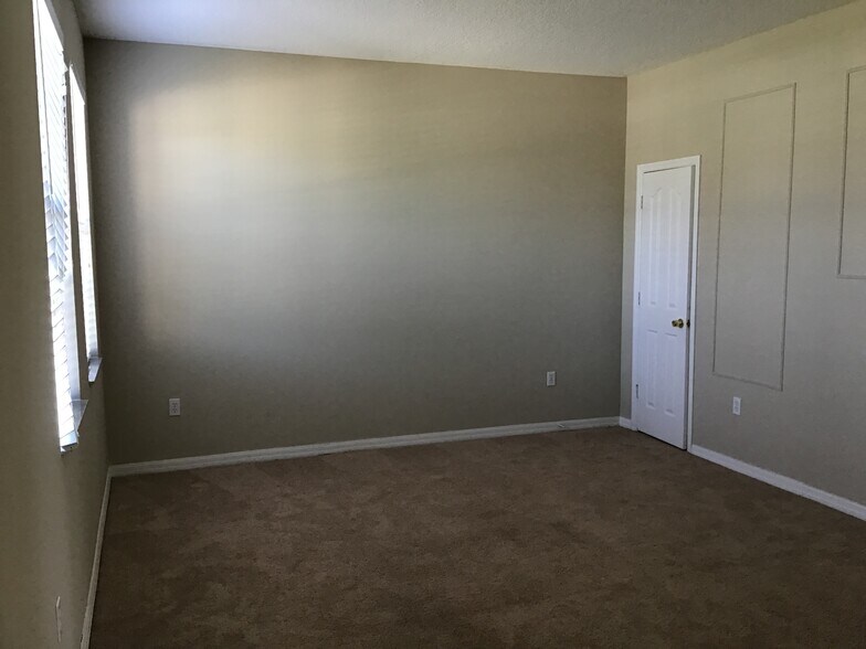 Building Photo - 2012 Bearing Ln