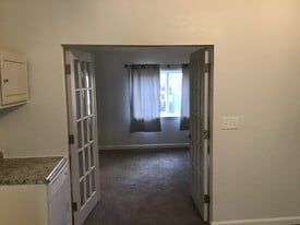 Building Photo - 8605 S Brentwood St