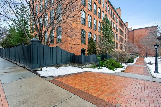 Building Photo - 429 N Franklin St