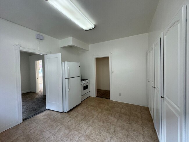 Building Photo - Welcome to Your New Home: Stunning Apartments in Orange St.