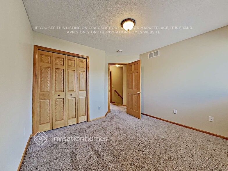 Building Photo - 5043 Ladyslipper Ave N