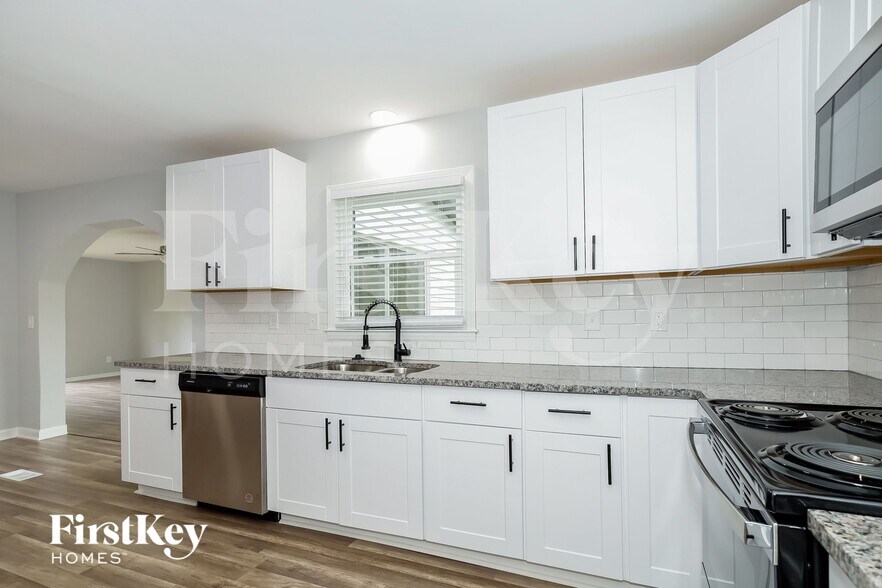 Building Photo - 2816 Scarlet Cir