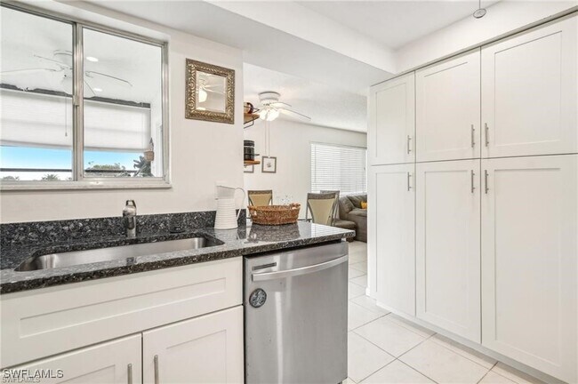 Building Photo - 3655 Boca Ciega Dr