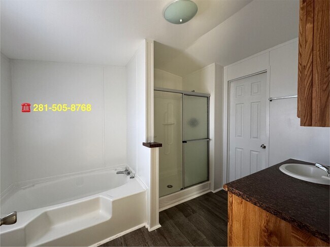 Building Photo - 16206 Wood Dr