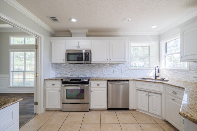 Building Photo - 4246 Netherfield Ln