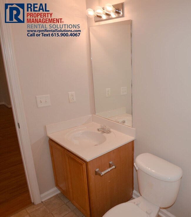 Building Photo - Adorable 3 bd house in the heart of Murfreesboro! Attached Garage!