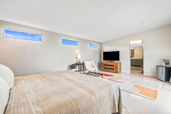 Building Photo - 73409 Little Bend Trail