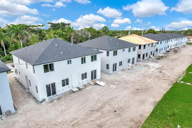 Building Photo - 22555 SW 125th Ave