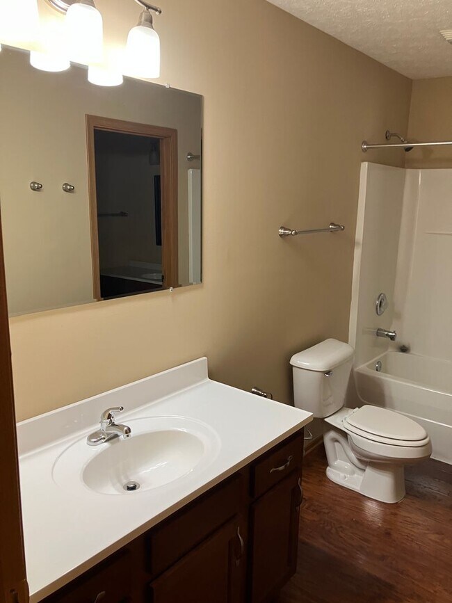 Building Photo - 1046 Laurel Tree Ct