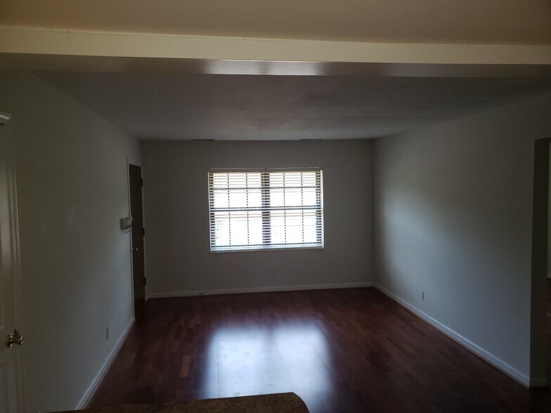 Building Photo - 461 S Clay Ave