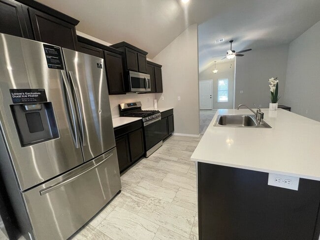 Building Photo - 3 bed Yukon