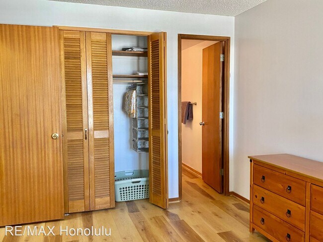 Building Photo - 2 br, 2 bath House - 1350 Ala Moana Blvd #...